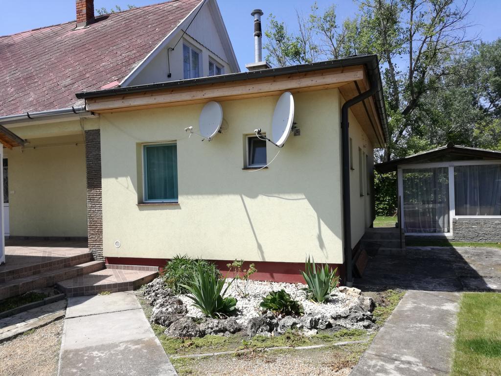 Margareta Apartmanhaz Lägenhet Balatonboglár Exteriör bild