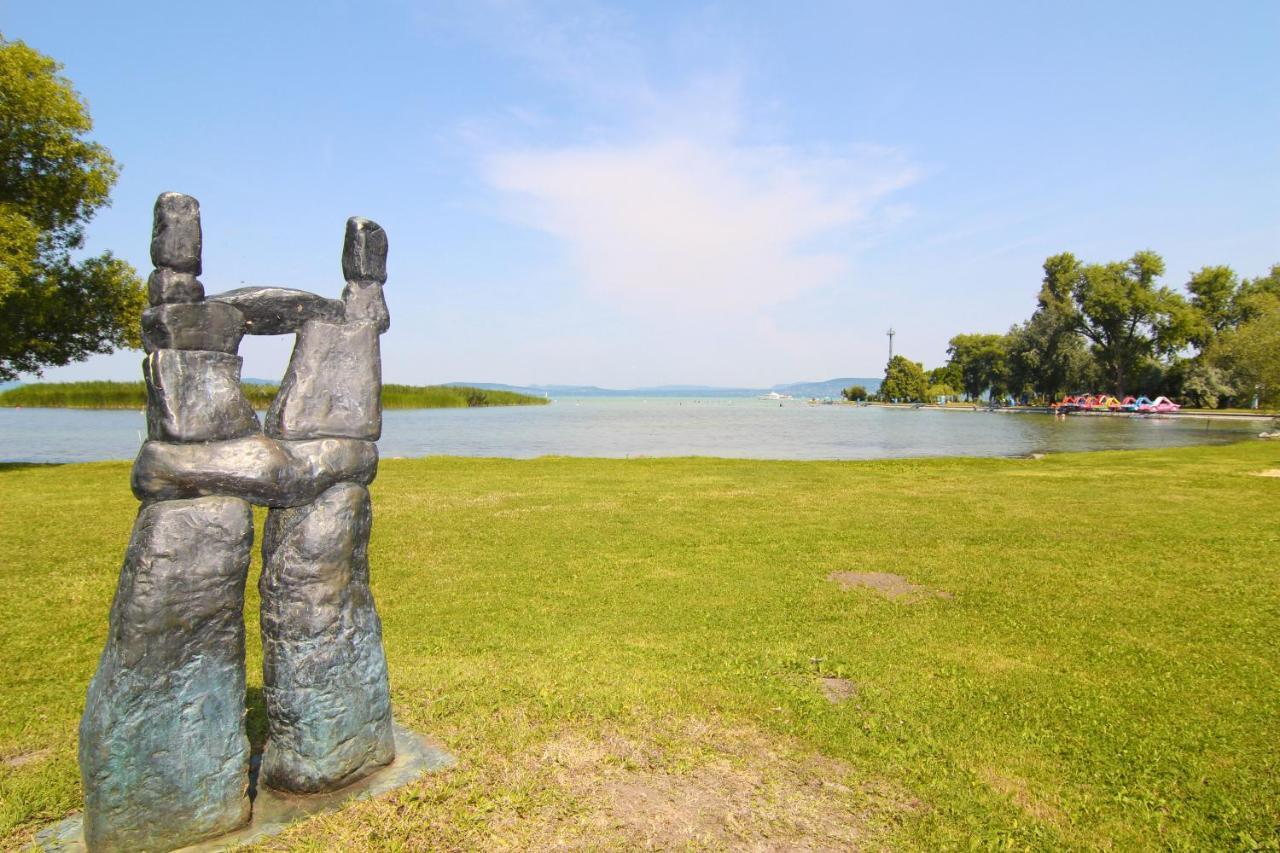 Margareta Apartmanhaz Lägenhet Balatonboglár Exteriör bild