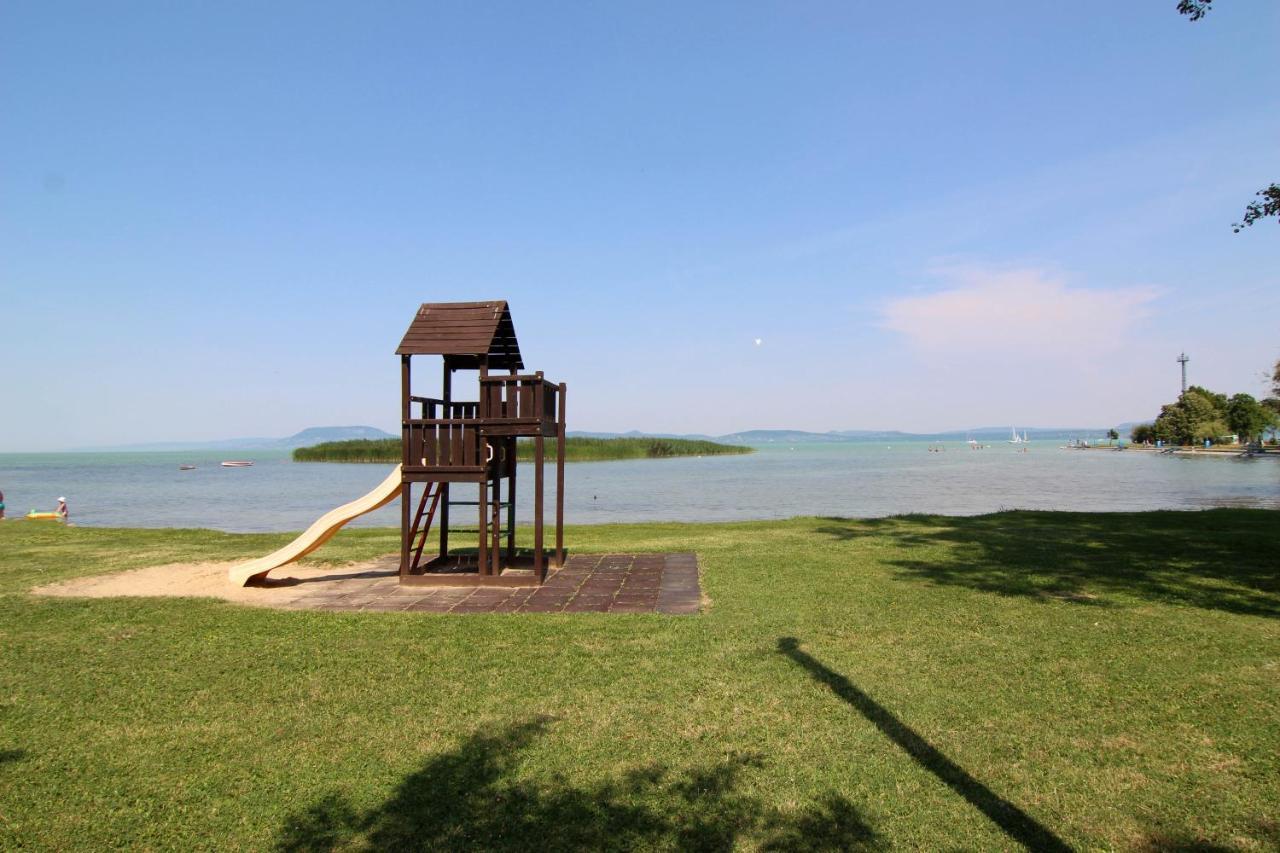 Margareta Apartmanhaz Lägenhet Balatonboglár Exteriör bild