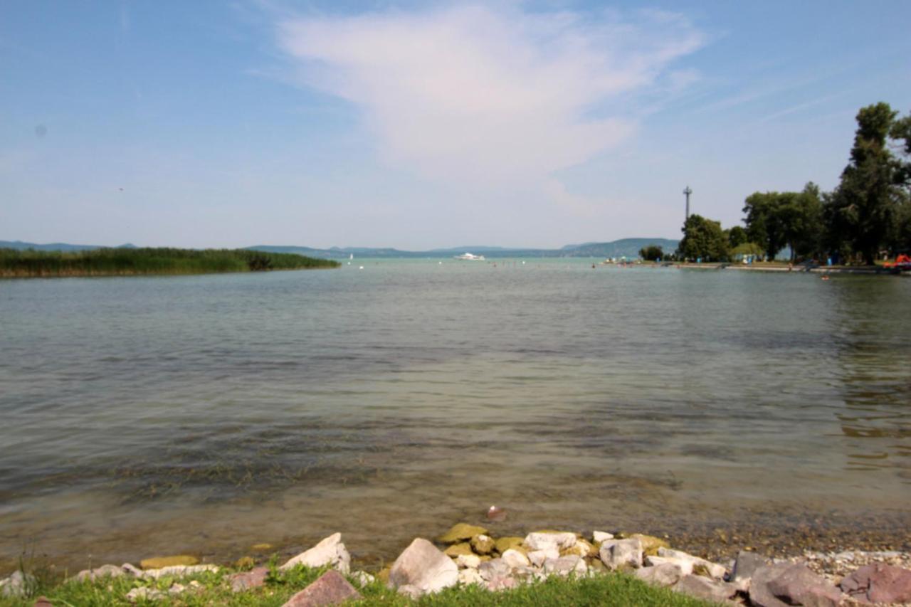Margareta Apartmanhaz Lägenhet Balatonboglár Exteriör bild